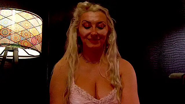 LeticiaReys online show from 12, 2, 2026