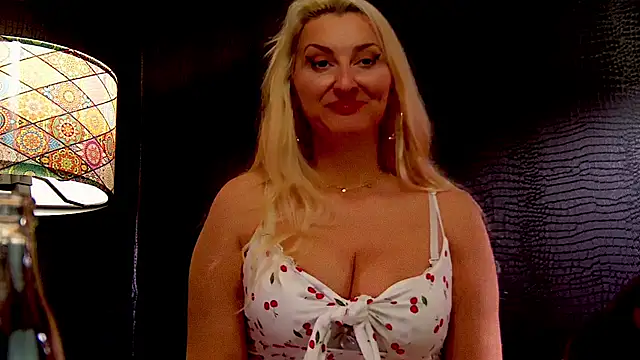 LeticiaReys online show from 18, 12, 2025