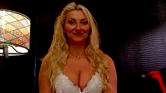 LeticiaReys online show from 15, 12, 2025