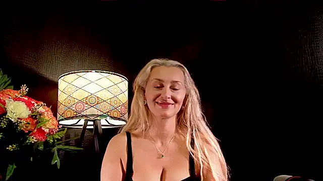 LeticiaReys online show from 21, 10, 2025