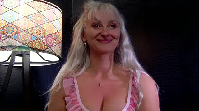 LeticiaReys online show from 11, 3, 2026