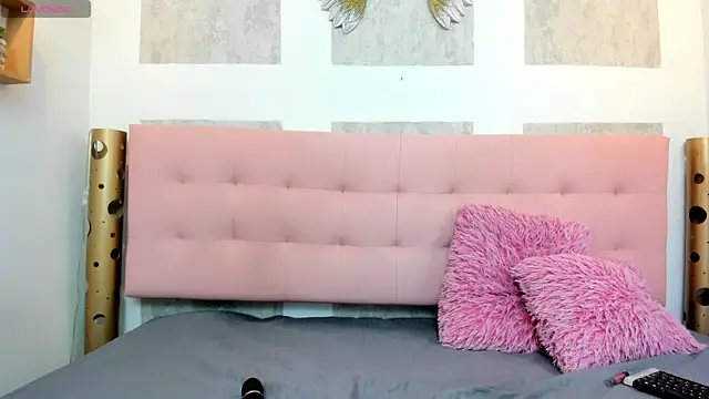 Snapshot of SamanthaFox_8 chatting on 24, 10, 2025 SamanthaFox 8 online show from 24, 10, 2025