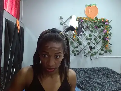 Snapshot of Melani_ebony chatting on 28, 10, 2025 Melani ebony online show from 28, 10, 2025
