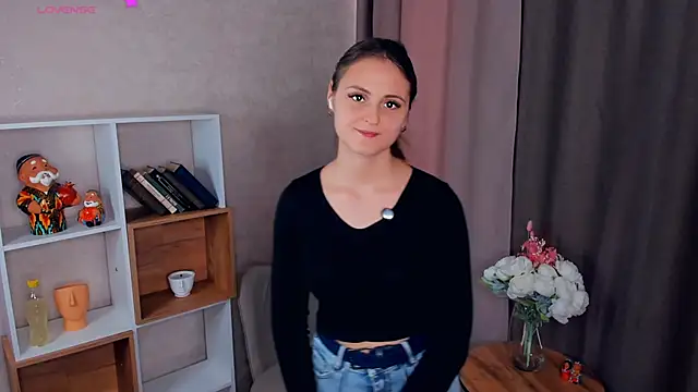 Snapshot of EuraHodnett chatting on 8, 10, 2025 EuraHodnett online show from 8, 10, 2025
