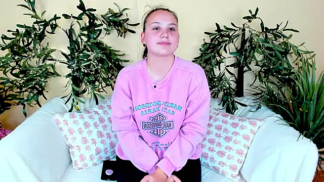 NoreneEllie online show from 8, 10, 2025