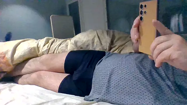 Snapshot of toyboyfin chatting on 30, 10, 2025 toyboyfin online show from 30, 10, 2025