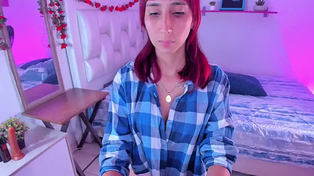 Snapshot of Laaura-Velez chatting on 28, 11, 2025 Laaura-Velez online show from 28, 11, 2025