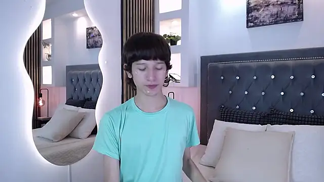 Emo Boy  online show from 24, 3, 2026