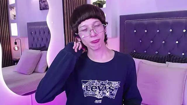 Emo Boy  online show from 30, 4, 2026