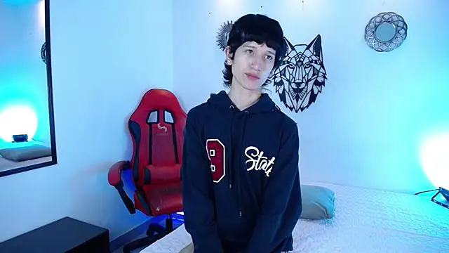 Emo Boy  online show from 19, 12, 2025