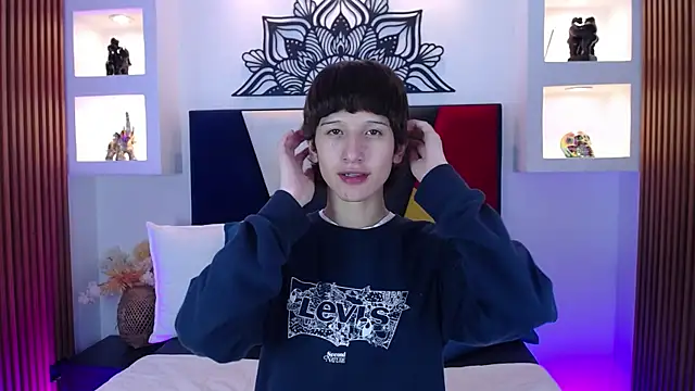 Emo Boy  online show from 2, 3, 2026