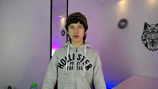 Emo Boy  online show from 20, 12, 2025