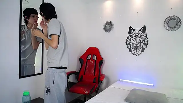 Emo Boy  online show from 14, 12, 2025