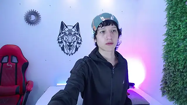 Emo Boy  online show from 3, 12, 2025