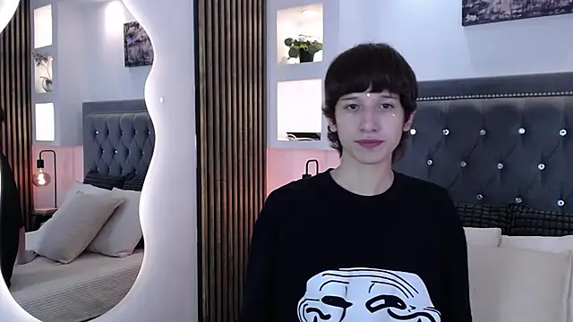 Emo Boy  online show from 14, 4, 2026