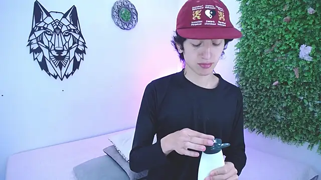 Emo Boy  online show from 22, 11, 2025