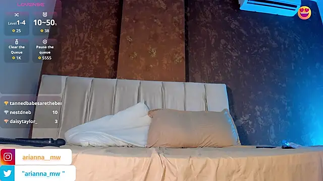 Snapshot of Arianna__01 chatting on 21, 11, 2025 Arianna 01 online show from 21, 11, 2025