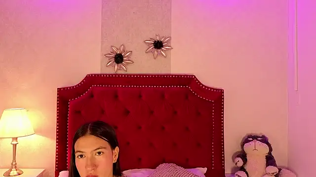 Sara Collinss  online show from 30, 11, 2025