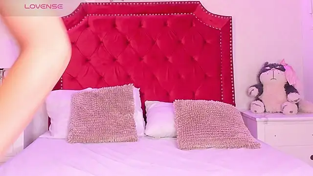 Sara Collinss  online show from 14, 10, 2025