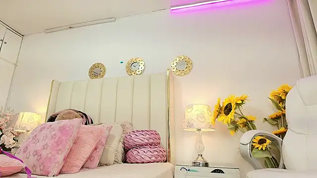 Snapshot of _NinaFox_ chatting on 9, 7, 2026 NinaFox online show from 9, 7, 2026