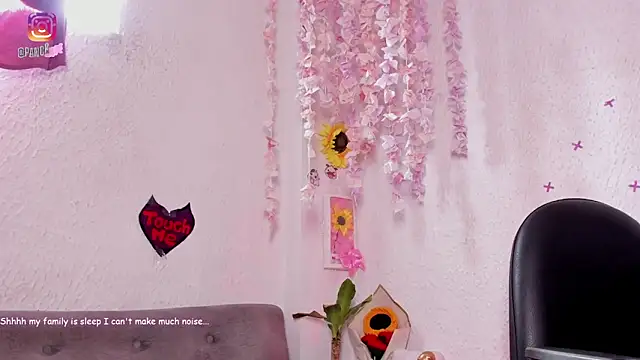 Emilycollei online show from 15, 2, 2026