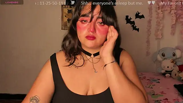 Snapshot of Emilycollei chatting on 20, 10, 2025 Emilycollei online show from 20, 10, 2025