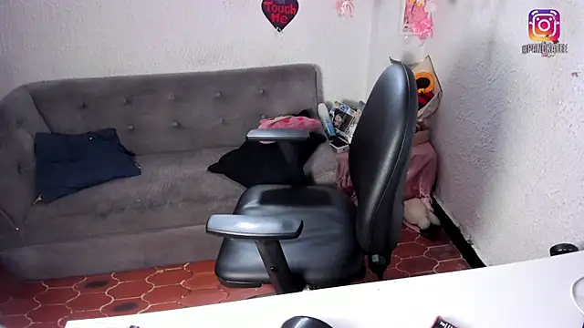 Emilycollei online show from 3, 4, 2026