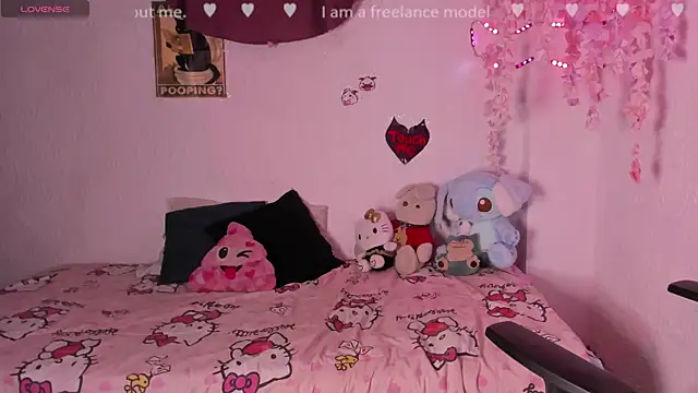 Snapshot of Emilycollei chatting on 2, 11, 2025 Emilycollei online show from 2, 11, 2025