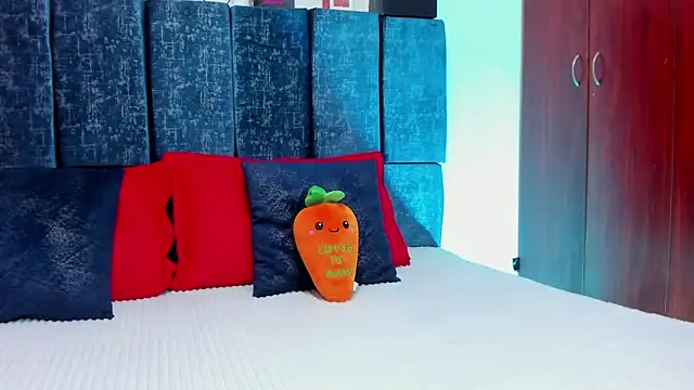 Kiim Owens online show from 19, 11, 2025