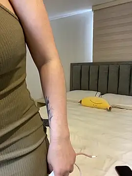 Isabella LaRue online show from 4, 2, 2026