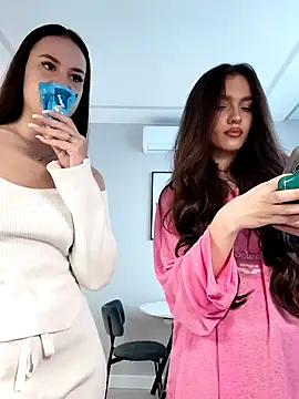 MayaGlow online show from 17, 11, 2025