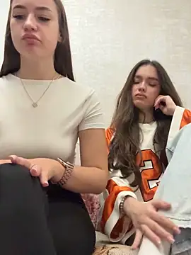 MayaGlow online show from 25, 10, 2025