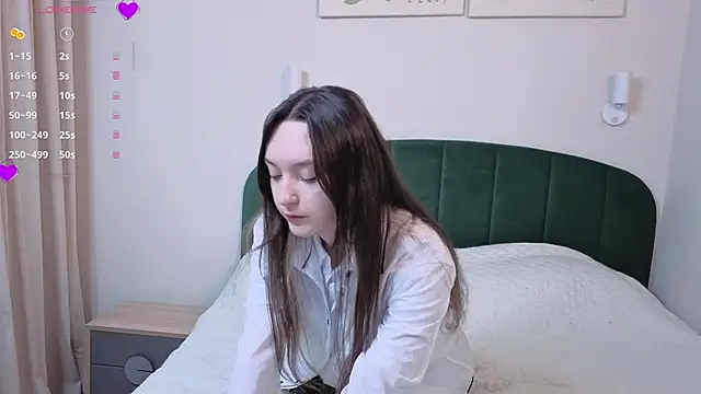 SylviaHamilton online show from 5, 11, 2025