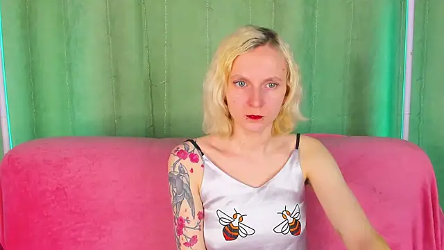 LikiLips online show from 2, 4, 2026