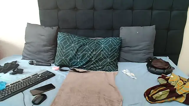 CaramelBootty online show from 2, 2, 2026