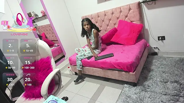 Snapshot of thianahorny chatting on 7, 11, 2025 thianahorny online show from 7, 11, 2025