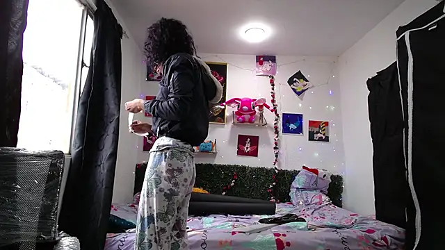 thianahorny online show from 10, 4, 2026