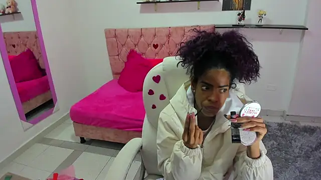 thianahorny online show from 4, 3, 2026