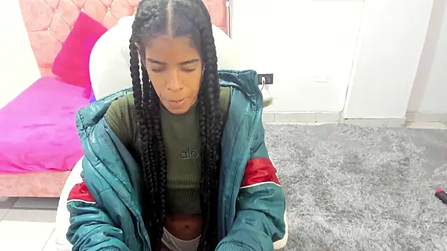 Snapshot of thianahorny chatting on 24, 11, 2025 thianahorny online show from 24, 11, 2025