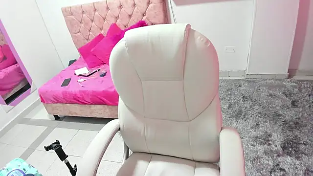 Snapshot of thianahorny chatting on 5, 11, 2025 thianahorny online show from 5, 11, 2025