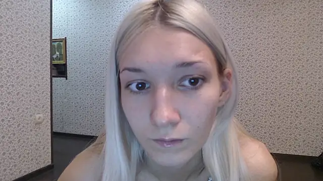 Snapshot of maybe_doll chatting on 9, 10, 2025 maybe doll online show from 9, 10, 2025