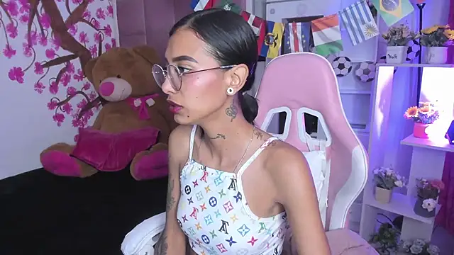 Snapshot of KarlaSlutSkinny__ chatting on 18, 6, 2026 KarlaSlutSkinny online show from 18, 6, 2026