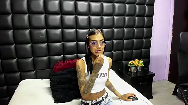 Snapshot of KarlaSlutSkinny__ chatting on 9, 10, 2025 KarlaSlutSkinny online show from 9, 10, 2025