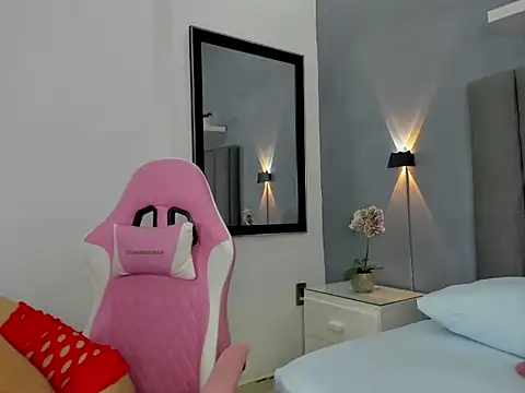 Snapshot of laura_maite_ chatting on 26, 11, 2025 laura maite online show from 26, 11, 2025