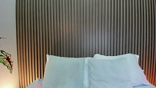 Snapshot of laura_maite_ chatting on 17, 10, 2025 laura maite online show from 17, 10, 2025