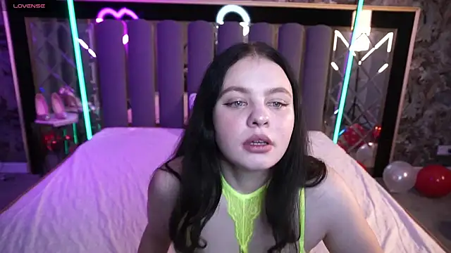 SnowWhiti online show from 7, 2, 2026