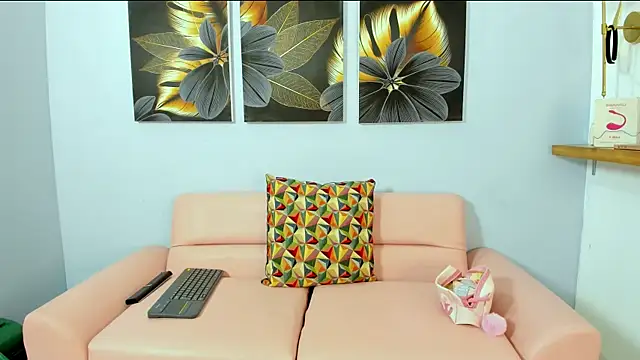 Snapshot of daniella_molina1 chatting on 10, 10, 2025 daniella molina1 online show from 10, 10, 2025
