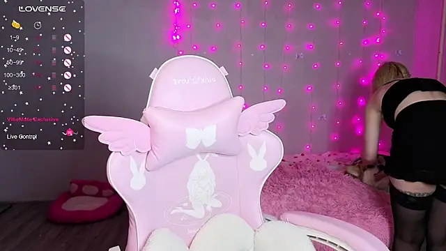 myprettylola online show from 7, 4, 2026