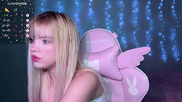 myprettylola online show from 25, 11, 2025