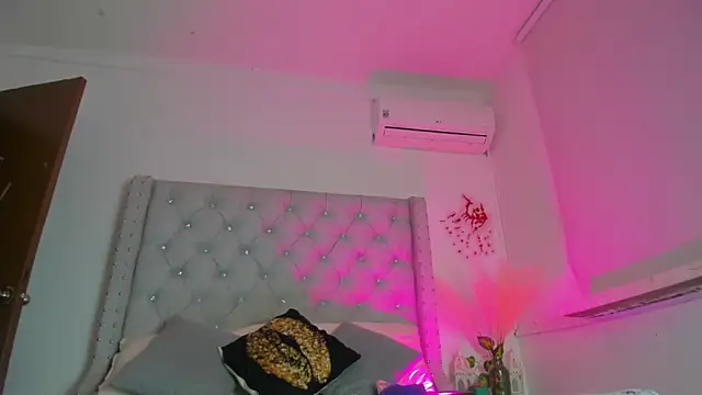 ChocoBunny1 online show from 12, 11, 2025